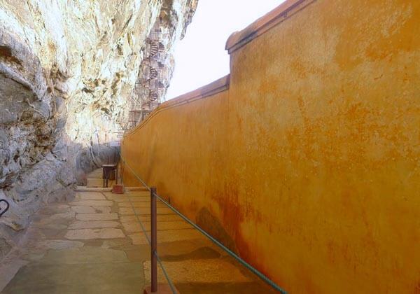 Sigiriya Mirror Wall